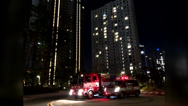 창원 아파트 단지 정전...엘리베이터 5명 구조 / YTN