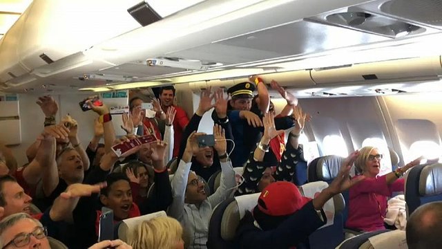 Les fans des Diables rouges mettent l'ambiance dans l'avion