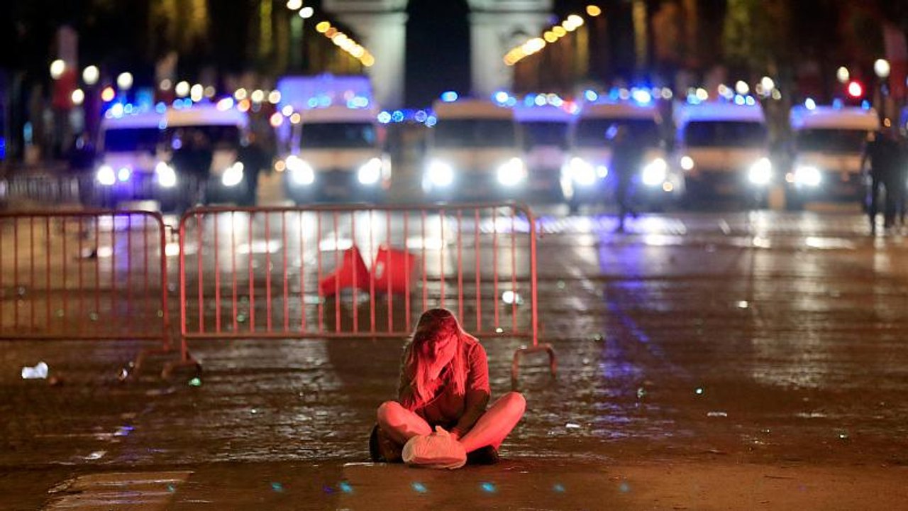 Violentos enfrentamientos en Francia después del partido contra Bélgica