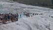 Doğa harikası Pamukkale travertenleri turist akınına uğruyor