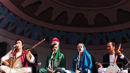 شادی و پایکوبی شهروندان افغانستان در جشنواره دمبوره