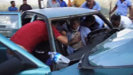 Otomobil ile kamyonet çarpıştı: 1'i çocuk, 5 yaralı