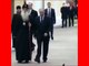 Владимир Путин приветствует с голубем Vladimir Putin fa il saluto militare ad un piccione