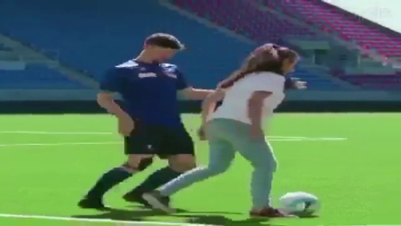Fille donne-Master Class jeu de football-joueurs Expérimentés!