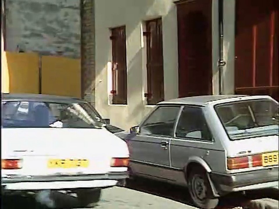 The Bill S03E03 Brownie.Points