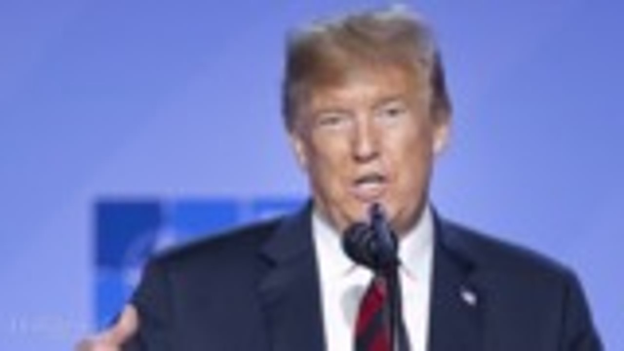 President Trump, Katy Perry & More Public Figures Saw Big Declines In Twitter Followings | THR News