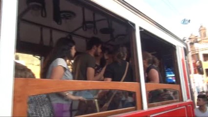Nostaljik Tramvayda 'Ayağa Basma' Kavgası Kamerada