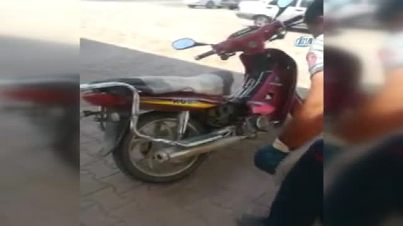 Motosiklete Giren Yılan İtfaiye Ekiplerini Uğraştırdı