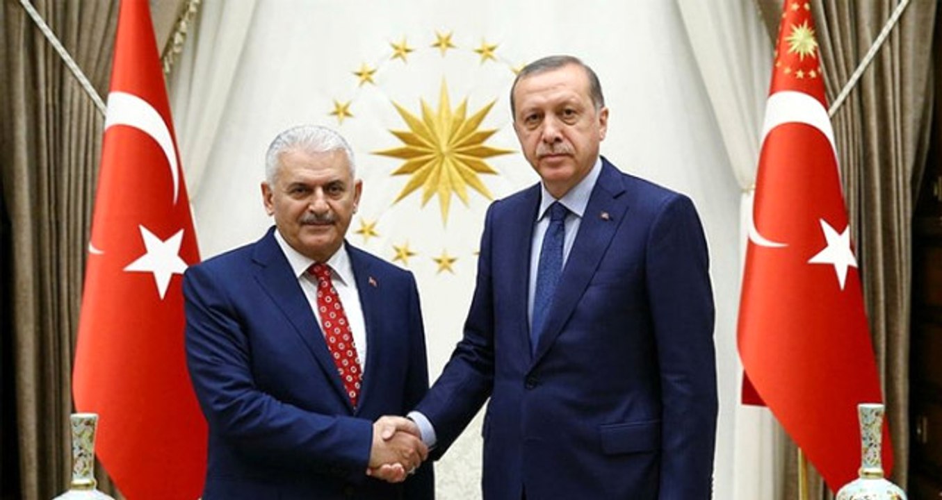 Son Dakika! Başkan Erdoğan, Meclis Başkanı Yıldırım'a Şeref Madalyası Taktı