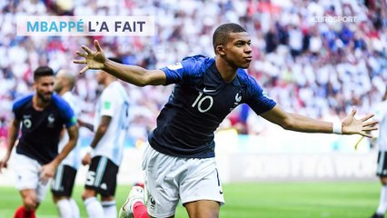 La moustache d'Adil Rami, porte-bonheur des Bleus