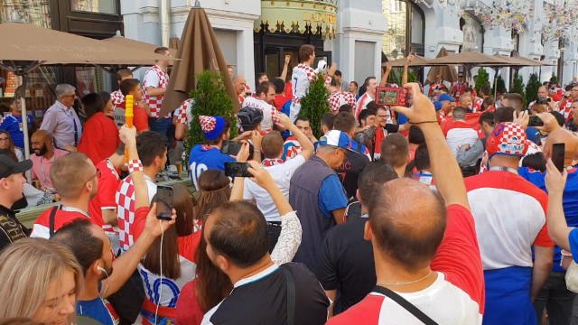 En coulisses - Le trajet des fans à travers Moscou jusqu'au stade Loujniki
