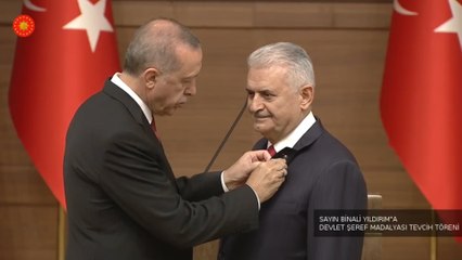 Başkan Erdoğan Binali Yıldırım'a şeref madalyası verdi