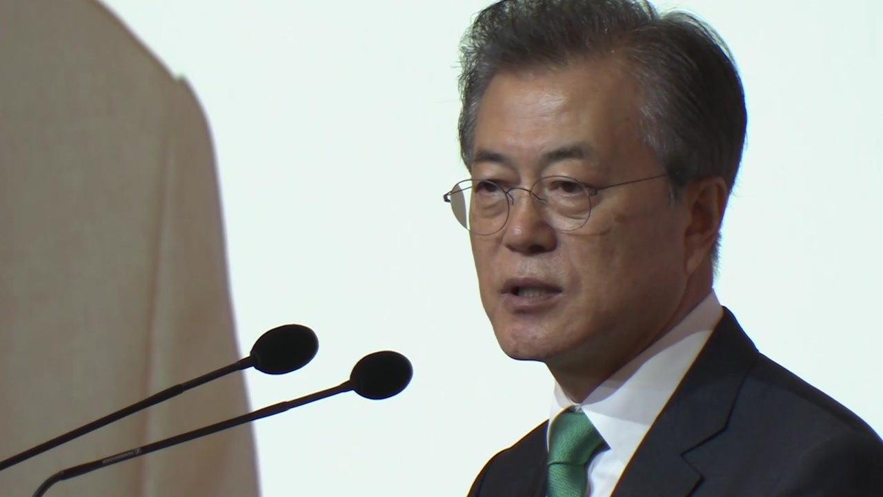 문재인 대통령 "남북 경협, 세계 어디에도 없는 기회...남북 경제공동체로 나아갈 것...