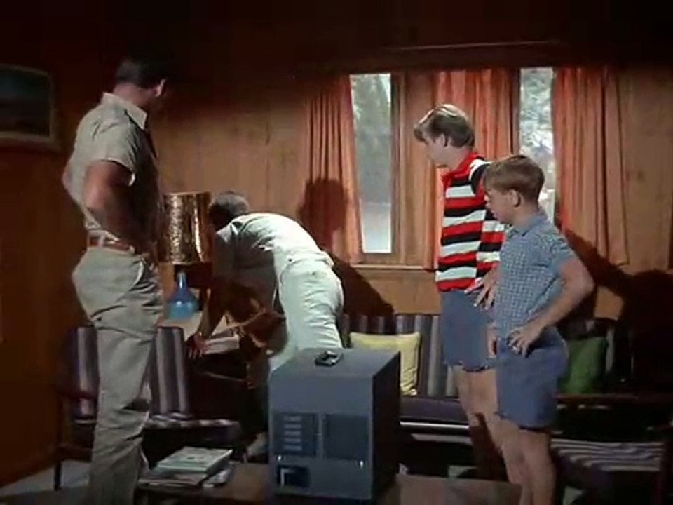 Flipper ( 1964 )  S01E18