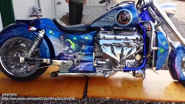 Big V8 Engine Bikes and Motorcycles Starting Up and Sound