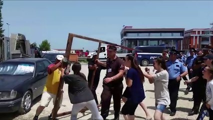 360Grade - Klesta - Qytetarve u vidhet prona ne Kashar - Policia u del krah hajduteve