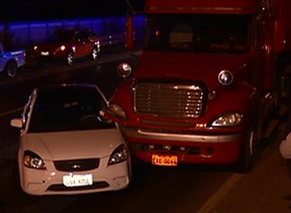 Télécharger la video: Taxista informal se accidento al tratar de huir de dos presuntos delincuentes al norte de Guayaquil