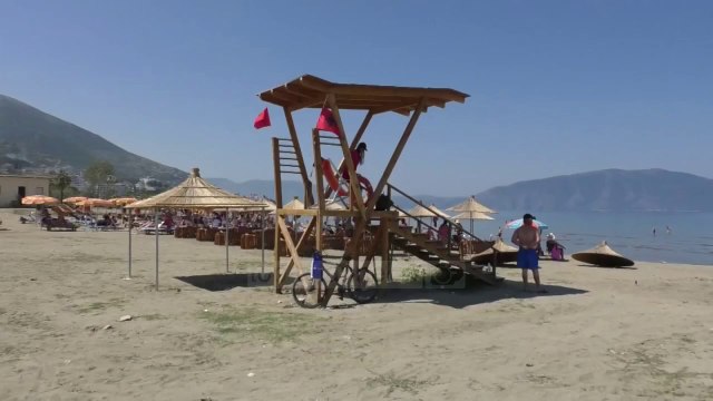Mbyllen 3 plazhe në Vlorë, shkak mungesa e vrojtuesve - Top Channel Albania - News - Lajme