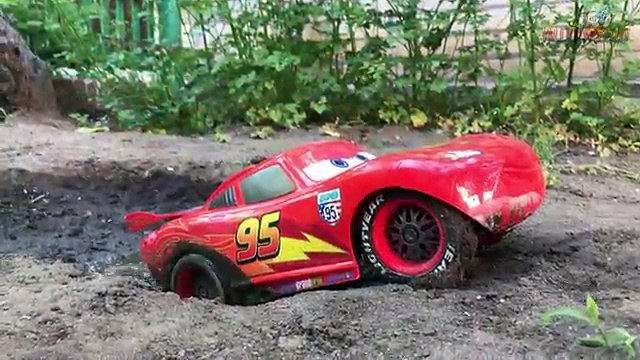 Cars Lightning mcqueen Off Road Play Car toy videos for kids - Играем в тачки