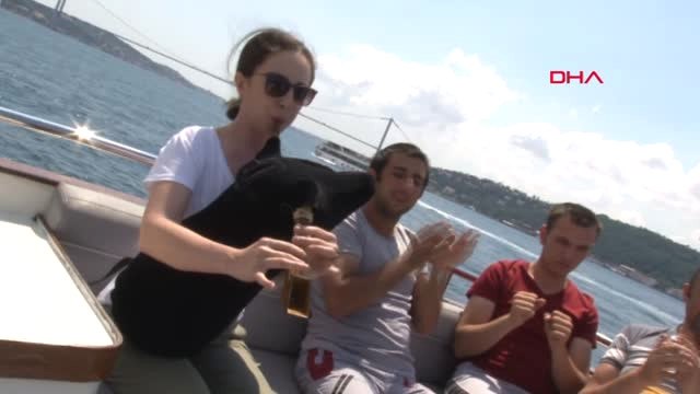 Artvin'in 'özel Gençleri' İstanbul Boğazında Tulum Çalıp, Horon Oynadı