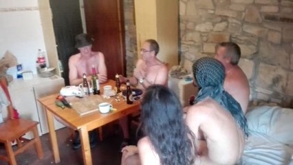 Varios voluntarios de El Fonoll reunidos para comer