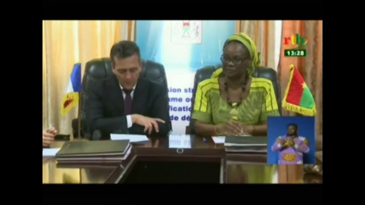 RTB/ Signature de convention entre les ministères en charge de l`économie et l`éducation nationale et l`agence française du développement et UE