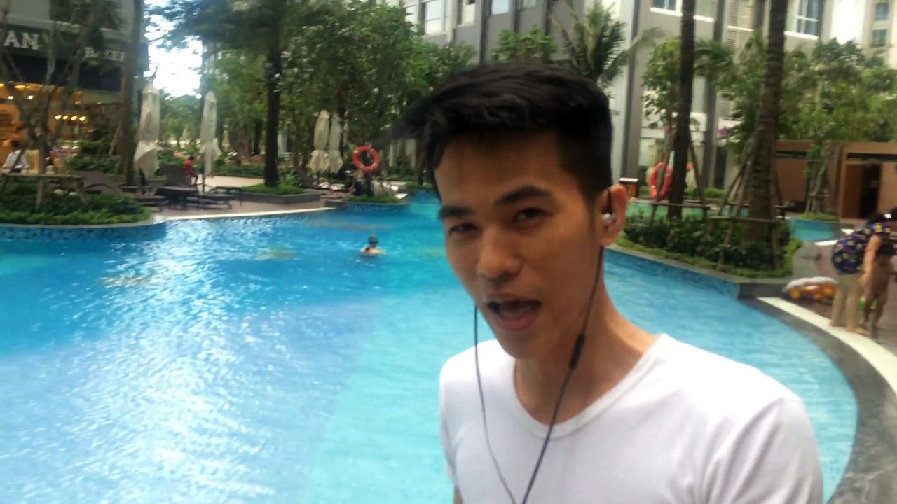 Bể bơi đẹp lung linh tại Vinhomes Central Park