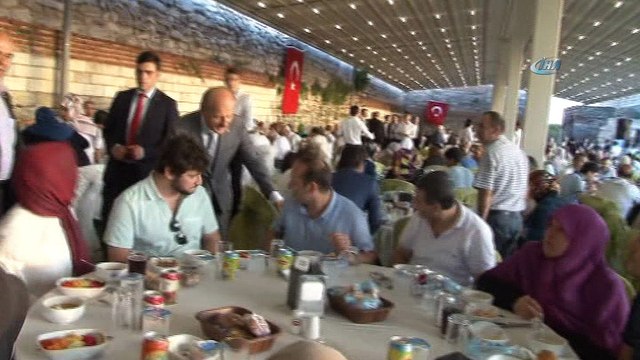 Gaziler ve şehit yakınları yemek programında bir araya geldi