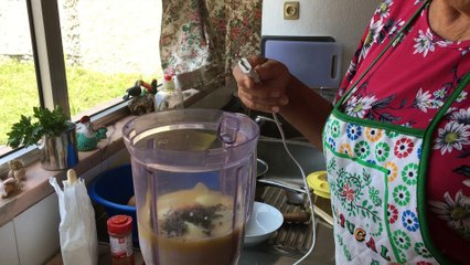 Torta de espinafre bem simples de fazer! Muito gostosa. Veja todo o preparo da receita-Lá Vai Maria.