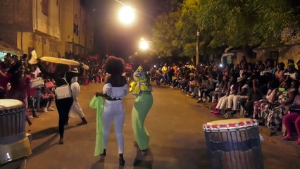 Cette jeune fille traumatise tout un public avec sa tenue osée