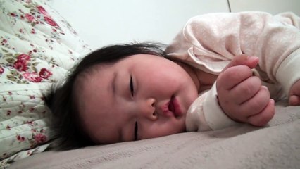 Koreli tombiş bebek uykum var, beni uyandırma anne diyor