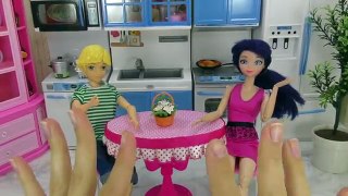 Huevo gigante de chocolate con sorpresas LOL | Marinette y Adrien