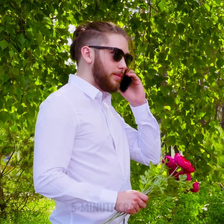 5-Minute Crafts - Quick makeup tips for urgent situations....