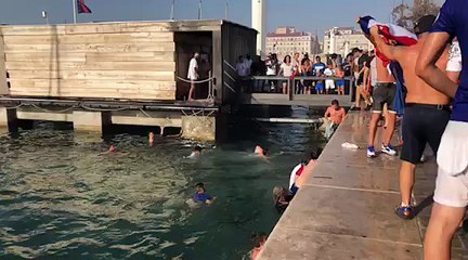 Les Bleus champions du monde ! Les Marseillais se jettent dans le Vieux-Port