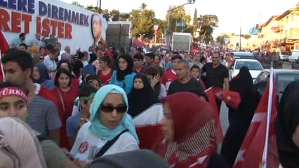 Kısıklı'dan harekete geçen vatandaşlar köprüye akın ediyor