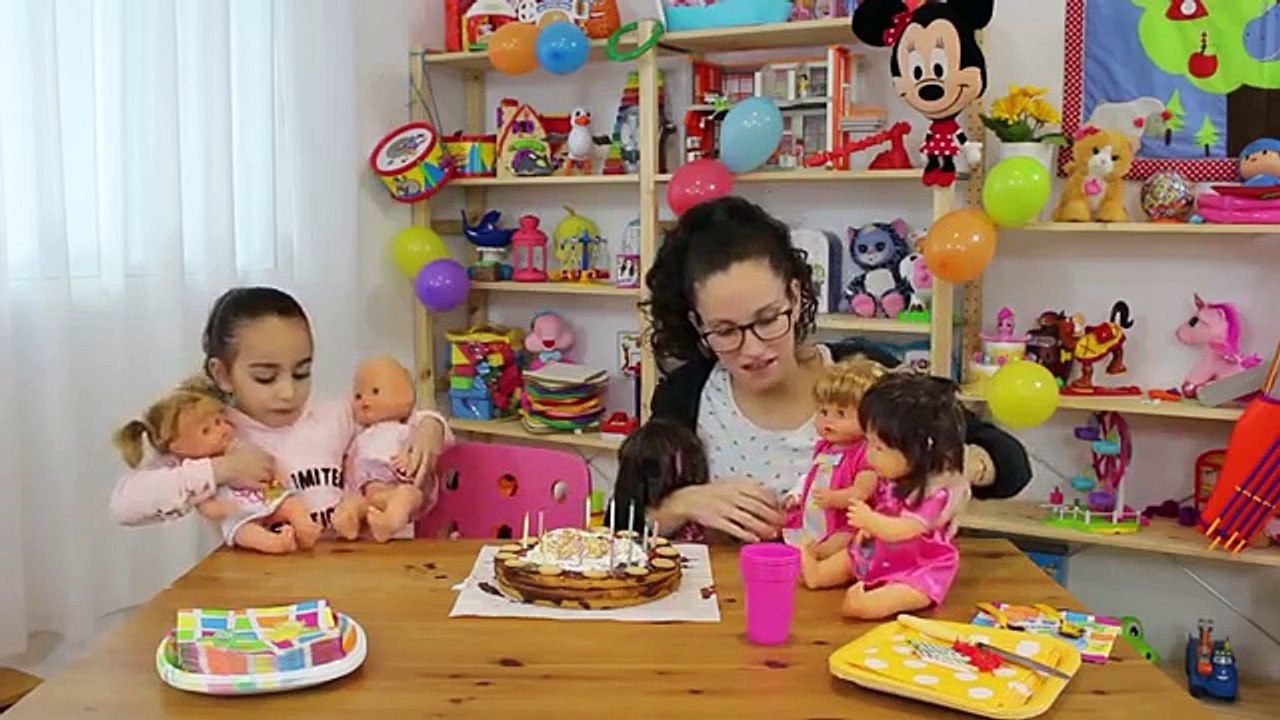 Cumpleaños!! Fiesta, tarta y juego con galletas. Andrea y Raquel en SUPERDivertilandia.