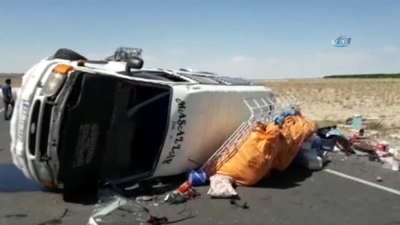 Mevsimlik Tarım İşçilerini Taşıyan Minibüs Devrildi: 8 Yaralı