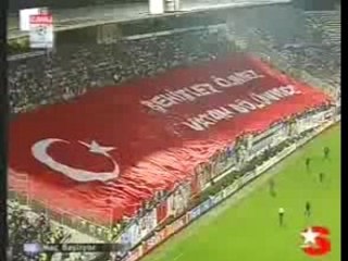 Beikta-Liverpool mac oncesi bayrak show