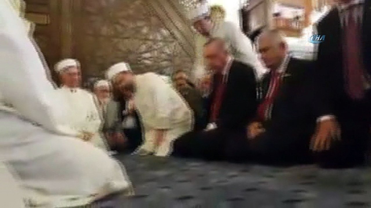 Cumhurbaşkanı Erdoğan, Hacı Bayram Camii'nde Kur'an-ı Kerim okudu