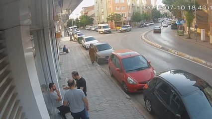 Virajı Alamadı, Park Halindeki Otomobile Çarptı... O Anlar Kamerada