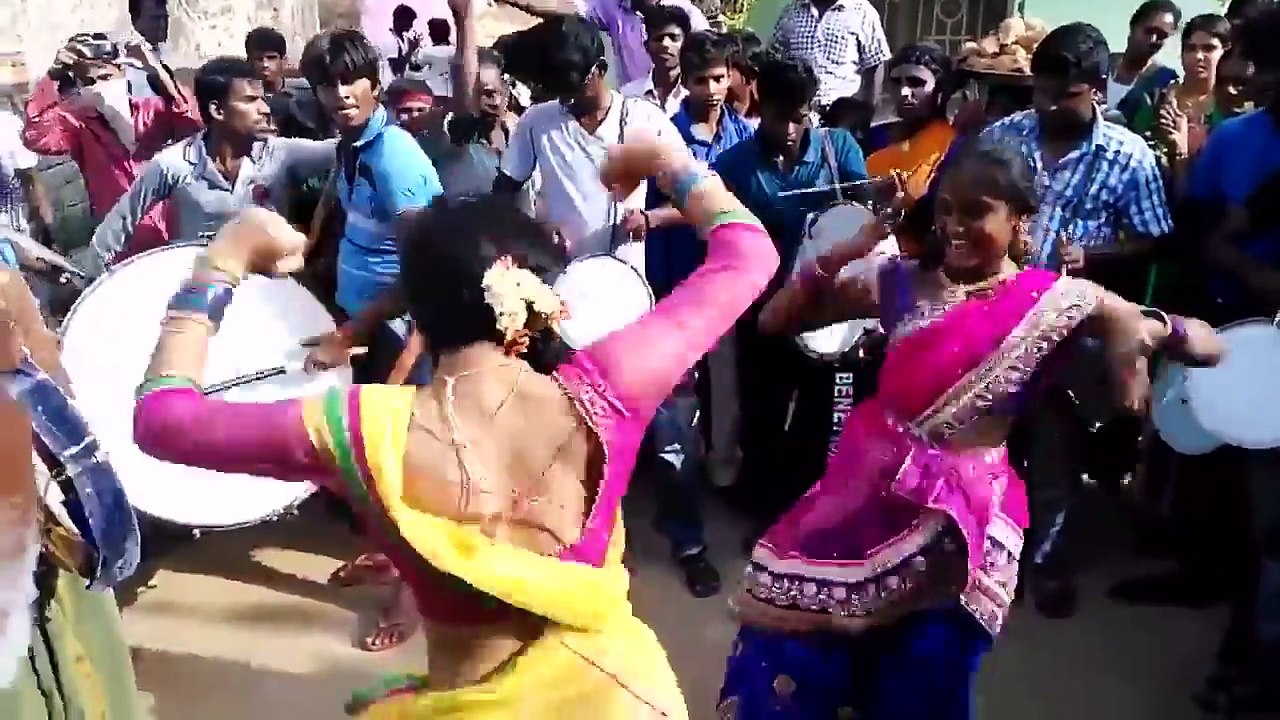 Jalikattu protest Girls Dance Marana Kuthu Dance Ever !!!