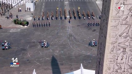 VIDEO. Défilé du 14 juillet : deux motos se sont percutées devant la tribune présidentielle