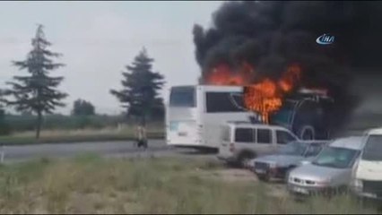Seyir Halindeki Yolcu Otobüsü Alev Alev Yandı