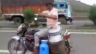 Bihari Babu ka Gazab ka Bike stunt