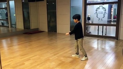 Diễn viên nhí Woo Ji - nhảy Kpop