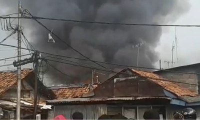 Video herunterladen: Kebakaran Melanda Permukiman Padat di Menteng