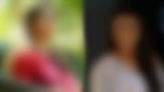 சொந்த ஊருக்கு மூட்டை முடிச்சு கட்டிய சர்ச்சை நடிகரின் காதலி! | Flower actress flies back home.