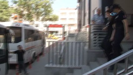 Adnan Oktar’ın ‘kedicikleri’ sağlık kontrolünden geçirildi