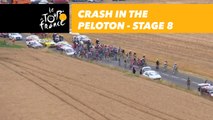 Chute dans le peloton / Crash in the peloton - Étape 8 / Stage 8 - Tour de France 2018
