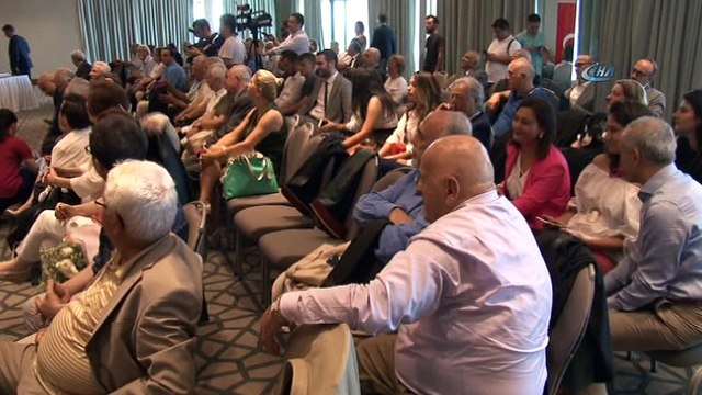 Meslekte 40 yılı dolduran avukatlara plaket